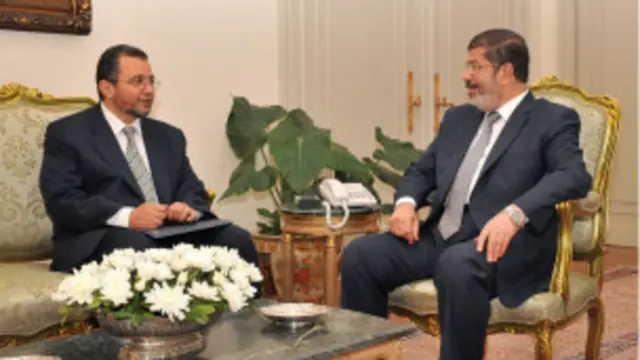 مرسي عبر عن ثقته في رئيس الوزراء