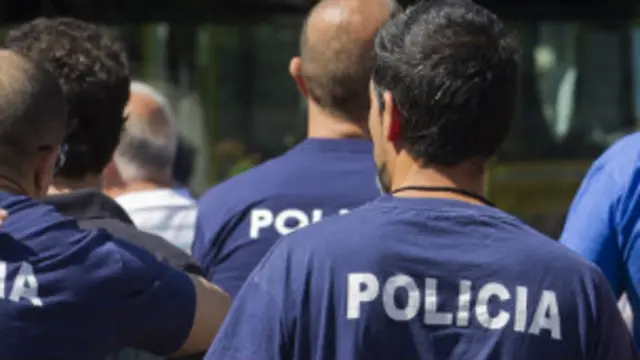 中国警方不断通过国际刑警组织通缉逮捕逃往国外的罪犯。