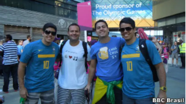 Gabriel Jorio e amigos (Foto BBC Brasil)