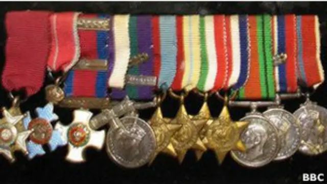 Медали Второй мировой войны сэра Джона Хакетта, украденные из музея в Истборне
