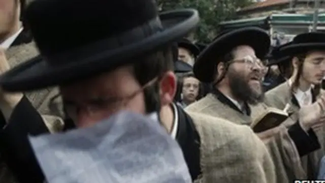 قدامت پسند یہودی رہنما میر پوروش نے کہا ہے کہ اگر اُن کے لوگوں کی فوج میں جبری بھرتی کی کوشش کی گئی تو خانہ جنگی شروع ہو جائے گی۔