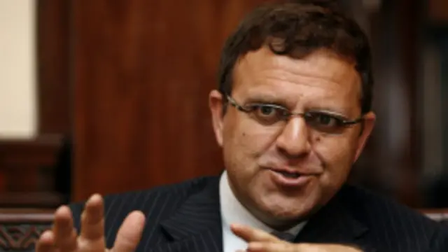 دا اوونۍ د افغانستان مالیې وزیر عمر زاخېلوال د ولسي جرګې ځینو هغو غړیو نومونه رسوا کړل چې دی وايي په قاچاق کې ښکېل دي 