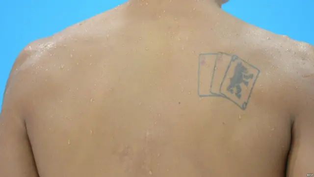 Bu su sporcusu için iskambil'in 1, 3 ve joker kartlarının özel bir anlamı olsa gerek.