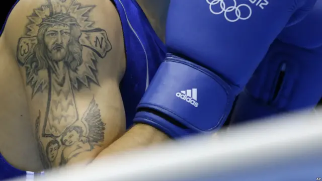 Moldovalı Vasilli Belous boks maçı sırasında.