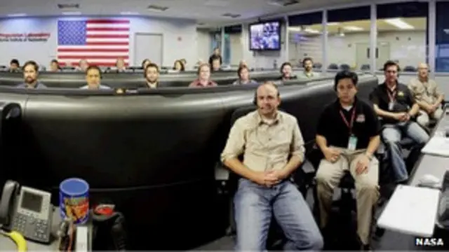  Миррихга омадли қўниш ҳақидаги сигнални нафасни ичга ютиб кутишга тўғри келган
