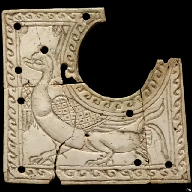 بخش دیگری از این آثار که راه خود را به بازارهای غیرقانونی باز کرده بود، توسط سرمایه داران مختلف خریداری و در اختیار مسئولان قرار داده شد