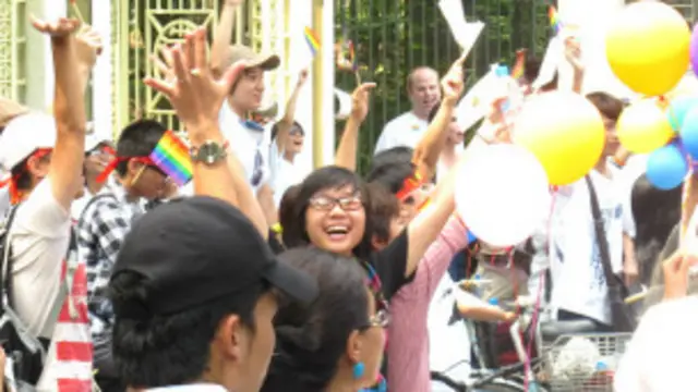 Thanh Thủy, một người thuộc cộng đồng LGBT, tham gia diễu hành tại Hà Nội.