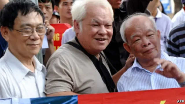 Các trí thức tham gia biểu tình chống Trung Quốc năm 2011