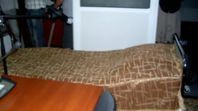 Мікрофон також встановлено біля лікарняного ліжка, яке знаходиться у кімнаті для телеконференцій