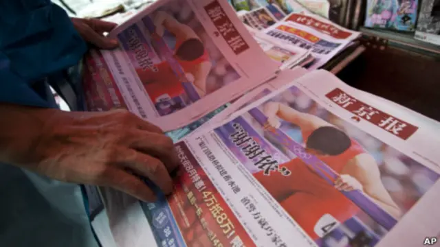 刘翔在瑞士斯德哥尔摩出席XL Galan室内田径赛新闻发布会后留影(22/2/2012)