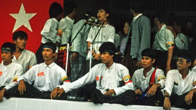 Bà Aung San Suu Kyi phát biểu ngày 26/8/1988