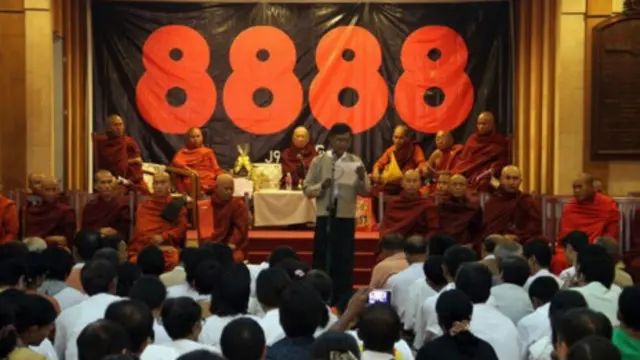 Một buổi lễ kỷ niệm diễn ra ở Rangoon ngày 8/8/2012