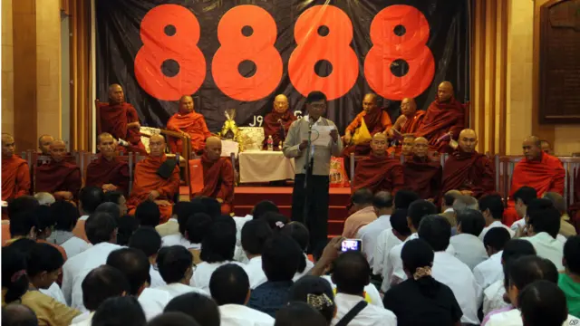 အရေးတော်ပုံအတွင်း စစ်တပ်က ပစ်ခတ် ဖြိုခွဲခဲ့ပေမယ့်လည်း အုံကြွမှုအတွင်း ပါဝင်ခဲ့သူ တဦးရဲ့ ခံစားချက်တွေက အခုအချိန်မှာ မျှော်လင့်ချက်တွေနဲ့ ရှင်သန် နေဆဲပါ။