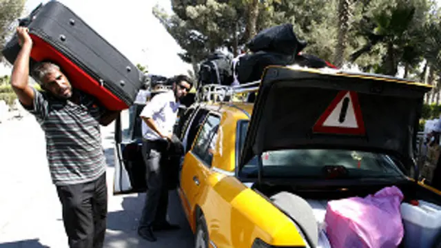 فلسطينيون يستعدون لعبور معبر رفح البري 