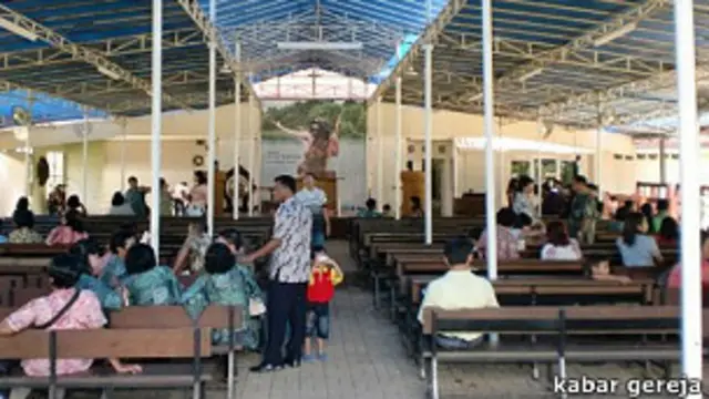Jemaat Gereja Paroki Santo Johanes Baptista di Desa Waru, Kecamatan Parung, Kabupaten Bogor, terancam tidak dapat menjalankan ibadah.