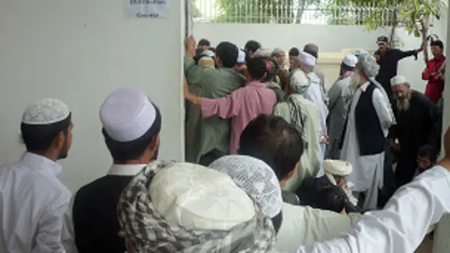 چارواکي وايي په نژدي راتلونکې کې به افغان کډوالو ته د کارتونو د نوي کولو مرکزونو شمېر ۳۶ ته لوړ شي.