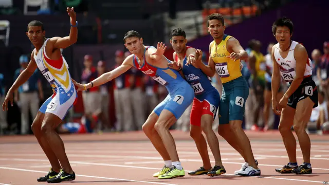 Serie de clasificatoria del relevo 4x400 m