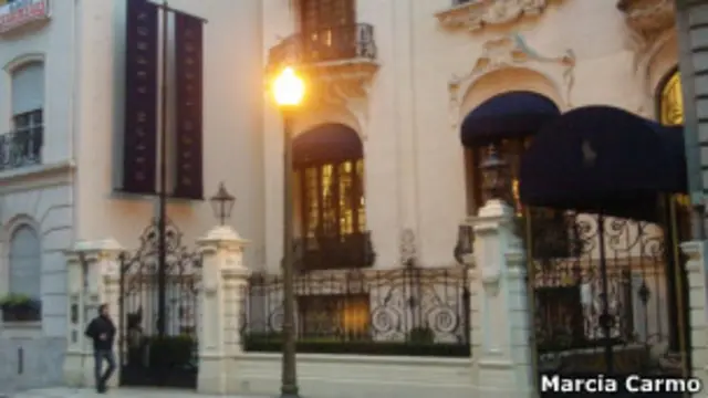 Lojas de grife fecham as portas na Argentina apos restricoes BBC News Brasil