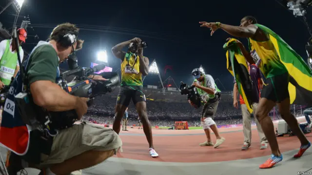 Usain Bolt memfoto Yohan Blake