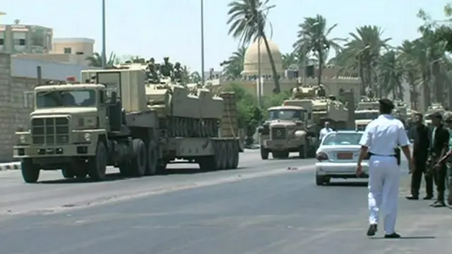 يدفع الجيش بالتعزيزات إلى سيناء من أجل مواجهة التحديات الأمنية المتزايدة.