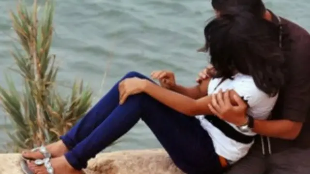 शादी से पहले सेक्स की हिमायत पर फतवा - BBC News हिंदी