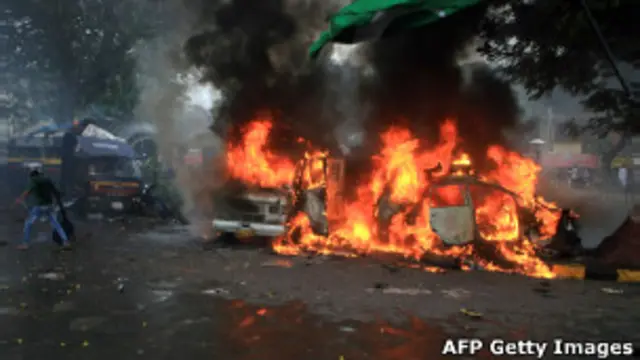 हिंसा में घायल हुए लोगों में मीडियाकर्मी भी शामिल हैं.