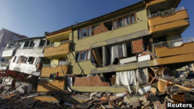 Здание, разрушенное землетрясением