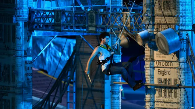 اس تقریب میں چار ہزار ایک سو افراد اپنے فن کا مظاہرہ کیا