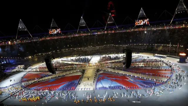 اختتامی تقریب کا آغاز برطانوی وقت کے مطابق رات نو بجے ہوا اور یہ تین گھنٹے تک جاری رہی