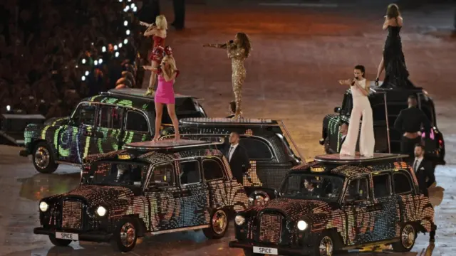 تقریب کا مرکزی خیال برطانوی موسیقی کے پچاس سال تھا اور برطانوی گروپ سپائس گرلز بھی اپنے فن کا مظاہرہ کرنے والوں میں شامل تھا