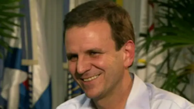 بہت سے مظاہرین اس بات پر نالاں ہیں کہ ملک میں انتہائی غربت کے باوجود کثیر رقم سے سٹیڈیم تعمیر کیے جا رہے ہیں 