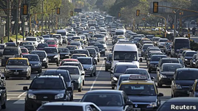 Congestionamiento del tráfico en la avenida 9 de julio