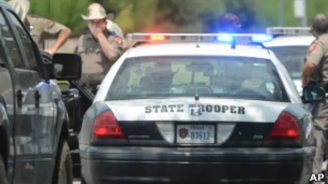 警察透露,3名受伤者当中两名是警察,一名是妇女。