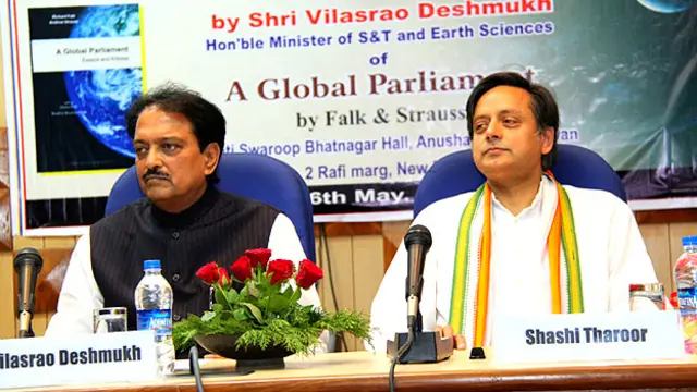 विलासराव देशमुख के साथ शशि थरूर