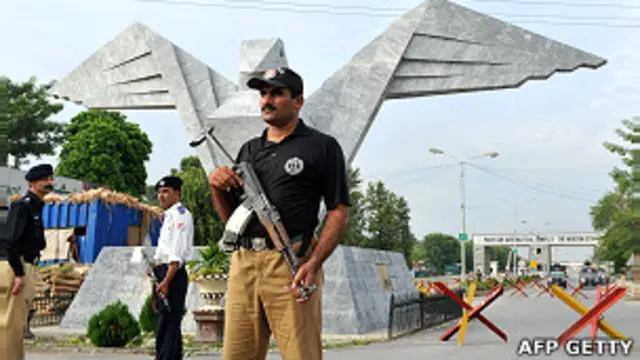 ملزمان کے وکیل انعام الرحیم کے مطابق یہ تینوں افراد جہازوں کی مرمت کے شعبے میں کام کرتے ہیں اور فوجی اڈے کے حفاظت کی ذمہ داری ان کی نہیں ہے