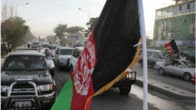 د بي بي سي پښتو وېبپاڼه هره جمعه د اوونۍ پر ځينو تودو مسايلو ستاسو ځينې نظرونه چې په برېښناليک، فيسبوک، ټویټر، ويديو يا تيلې فون راغلي وي، خپروو.