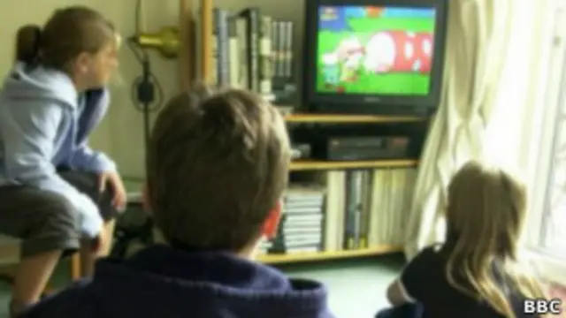 گرچه تلویزیون تماشا کردن عامل اصلی بدرفتاری کودکان نیست اما باید ساعات تماشای آن را محدود کرد