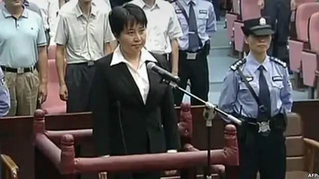 Bà Cốc Khai Lai trong phiên tòa ở tỉnh An Huy, tháng 8/2012