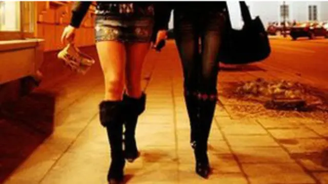 रिपोर्ट के मुताबिक मंदी के कारण यौनकर्मियों को अब कम पैसे मिल रहे हैं.