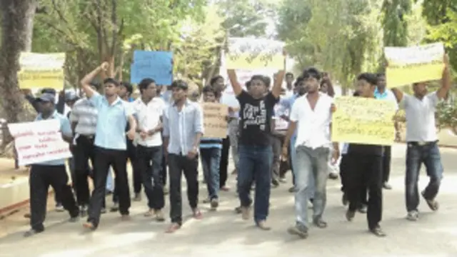 Jaffna students in a protest (fiule photo)