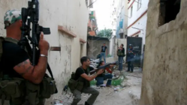 تتكرر الاشتباكات في المدينة على خلفية الصراع في سوريا