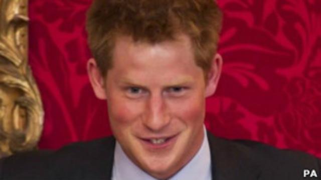 Голый британский принц Гарри спровоцировал массовый обнаженный флэшмоб в интернете