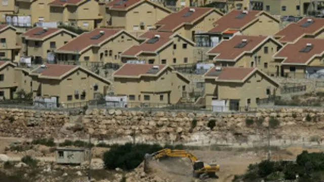 تأتي الخطوة الإسرائيلية وسط مساعي أمريكية لاستئناف محادثات السلام بين الإسرائيليين والفلسطينيين.