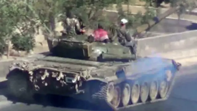 القوات النظامية تحضر لاقتحام قرية قصير