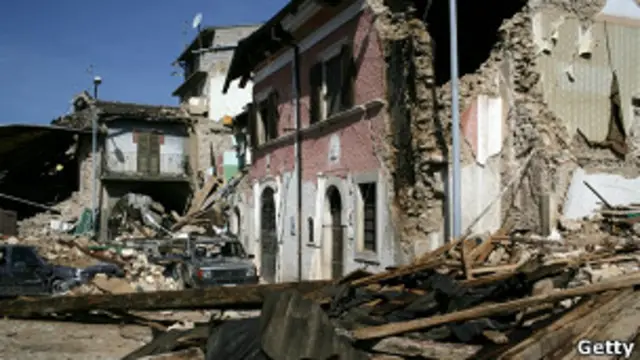 Imagem de quatro anos atrás, do terremoto em Áquila (AFP)