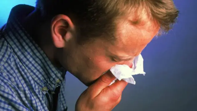 انسانوں کی ناک میں جو بیکٹیریئل بگز یا جرثومے سب سے زیادہ حملہ آور ہوتے ہیں ان میں سے دو سٹیفائیلوکس اور ایم آر ایس اے بہت اہم ہیں۔ تقریبا 30 فیصد لوگوں کی ناک میں یہ بیکٹیریا موجود ہوتے ہیں