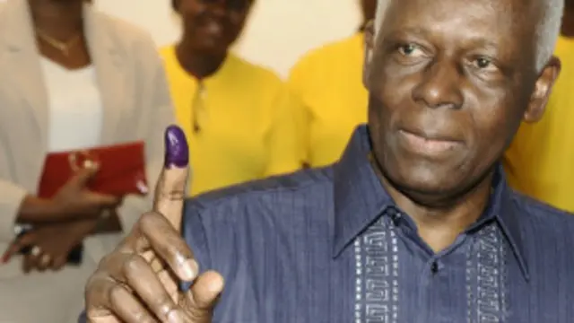 Le président angolais José Eduardo Dos Santos