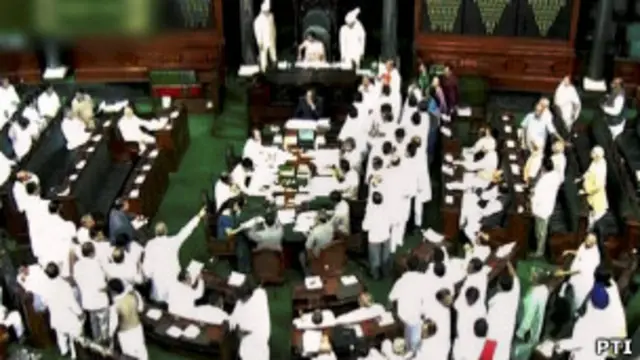 सदन की कार्रवाई का सीधा प्रसारण शुरू होने के बाद सदन के पटल को ग्लोरिफ़ाइड राजनीतिक मंच के रूप में जाना जाने लगा है.