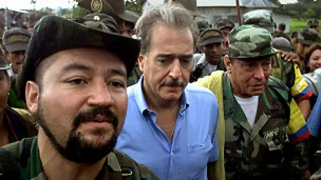 Andrés Pastrana fue uno de los presidentes colombianos que trató de alcanzar la paz sin éxito.