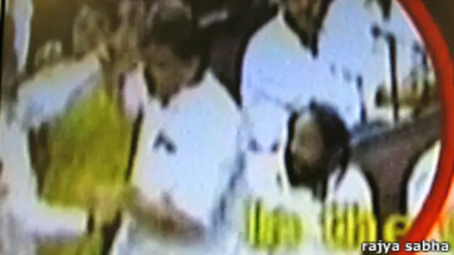 राज्यसभा के सभापति हामिद अंसारी ने नेताओं से आग्रह किया कि सदन की गरिमा को बनाए रखें